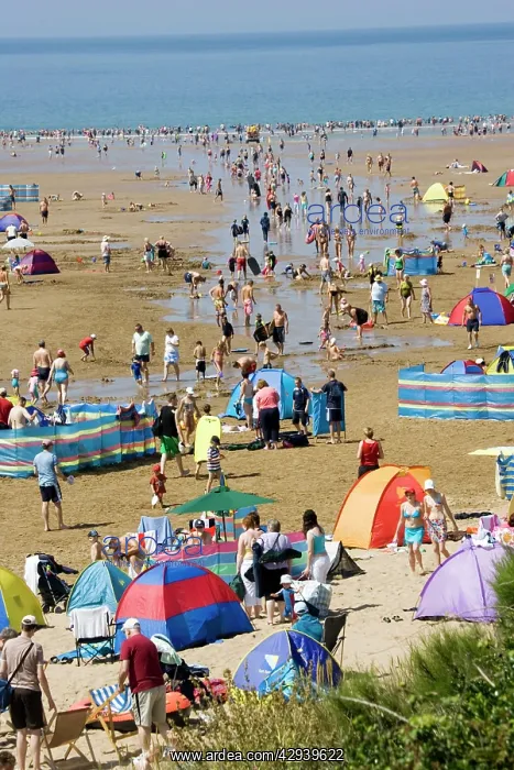 : Holidaymakers with tents, umbrellas and windbreaks : Holidaymakers with tents, umbrellas and windbreaks