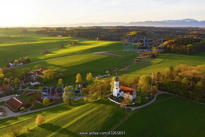  : Holzhausen with St. Johann Baptist church in the