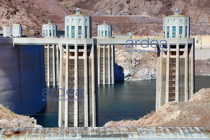 : Hoover Dam hydroelectric dam on the border between : Hoover Dam hydroelectric dam on the border between