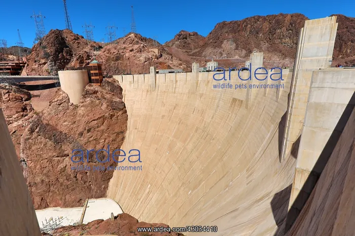 : Hoover Dam hydroelectric dam on the border between : Hoover Dam hydroelectric dam on the border between