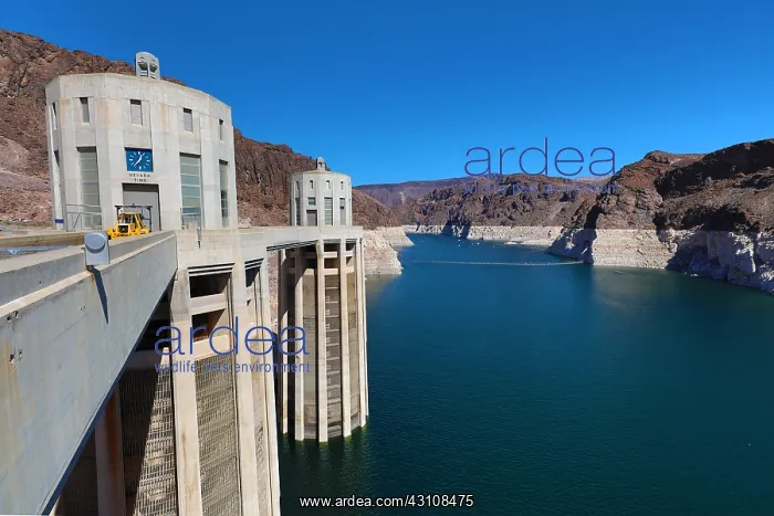 : Hoover Dam hydroelectric dam on the border between : Hoover Dam hydroelectric dam on the border between