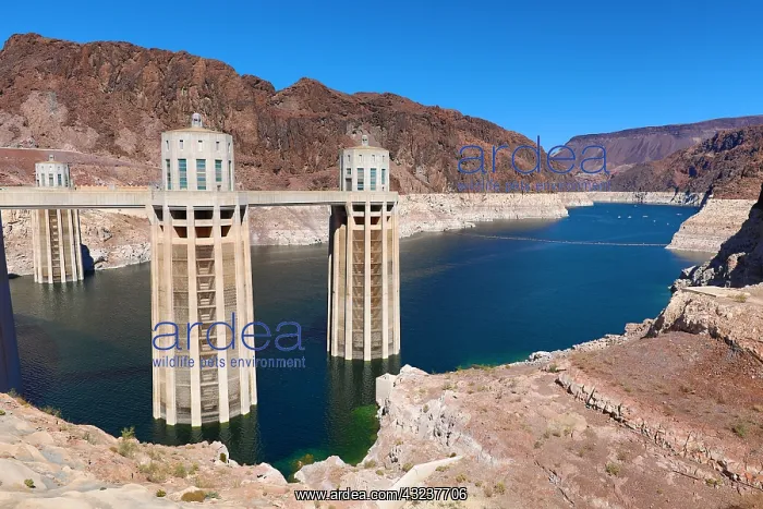 : Hoover Dam hydroelectric dam on the border between : Hoover Dam hydroelectric dam on the border between