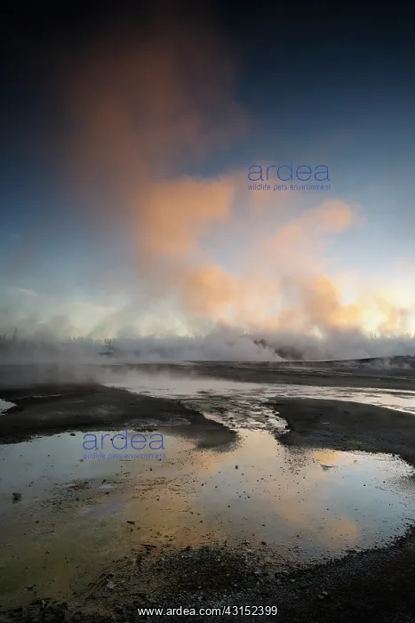 : Hot spring with geyser activity : Hot spring with geyser activity