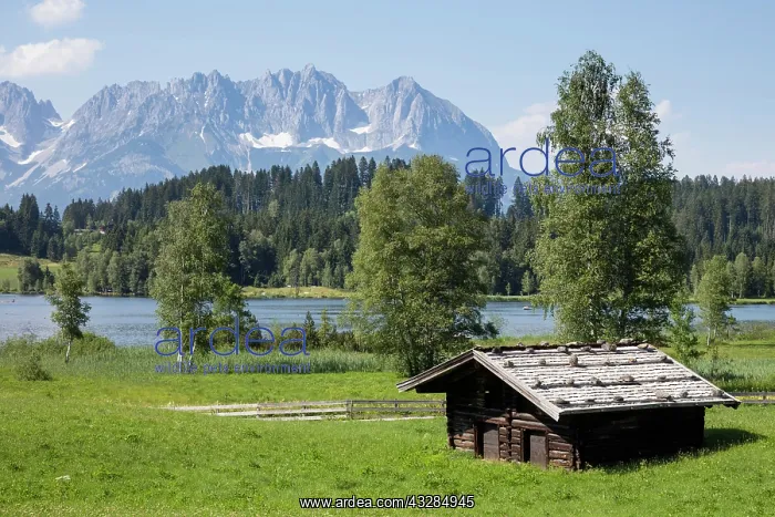 : Hut at Lake Schwarzsee, behind Kaiser Mountains : Hut at Lake Schwarzsee, behind Kaiser Mountains