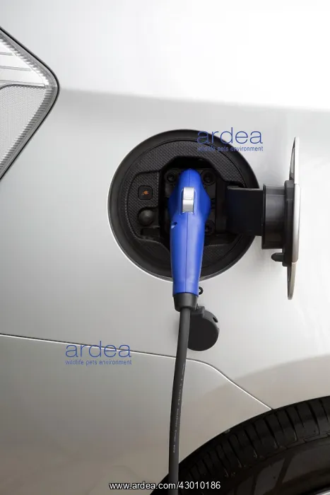 : Hybrid Electric Vehicle charging cable and socket : Hybrid Electric Vehicle charging cable and socket