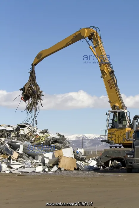 : Hydraulic Grapple Lifting Scrap Steel : Hydraulic Grapple Lifting Scrap Steel
