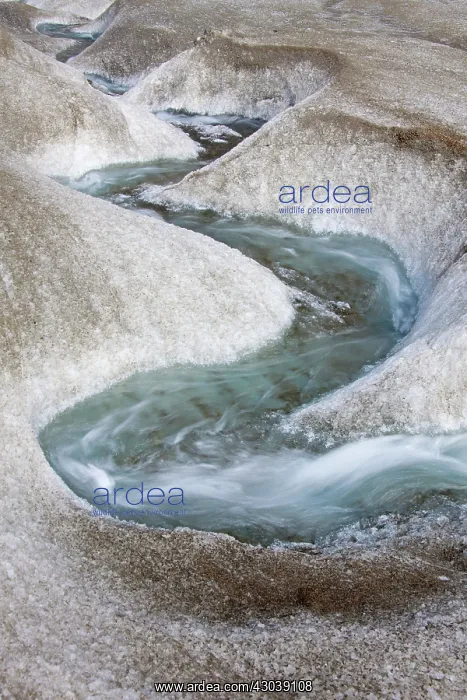  : Ice formations at Athabasca-Glacier