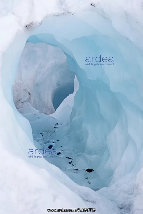  : Ice formations at Athabasca-Glacier
