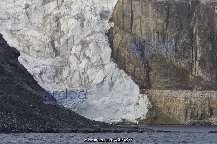  : Ice formations along the Hinlopenstreet - Svalbard - Norway