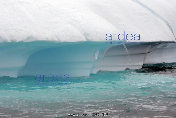 : Iceberg - dispersion of light - Lemaire Channel : Iceberg - dispersion of light - Lemaire Channel