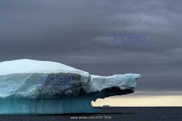  : Iceberg at dusk