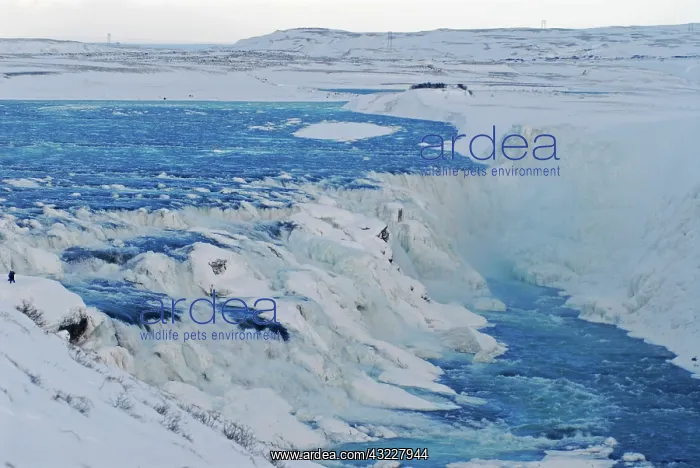 : Iceland, Gullfoss (AKA Golden Falls). Icy : Iceland, Gullfoss (AKA Golden Falls). Icy