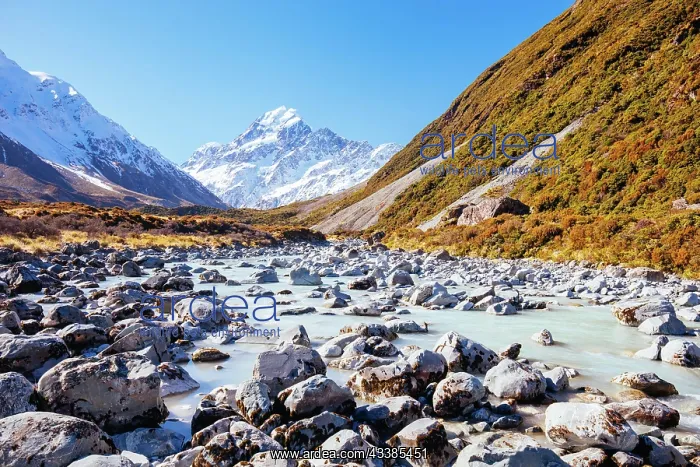  : The iconic half day Hooker Valley Track hike at M