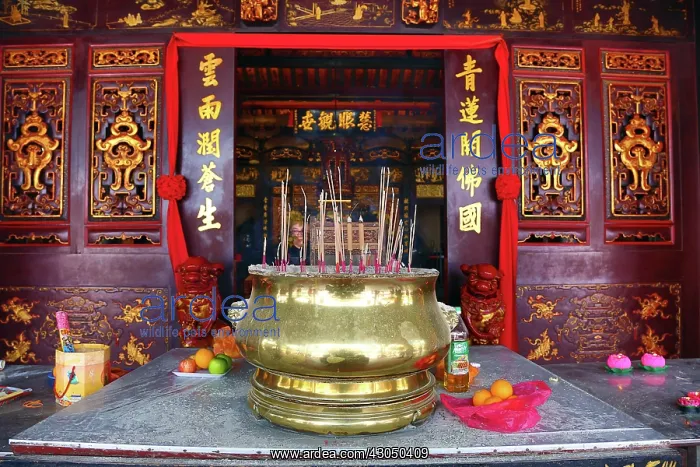 : Incense sticks burning on the altar at the Cheng Hoon Te : Incense sticks burning on the altar at the Cheng Hoon Te