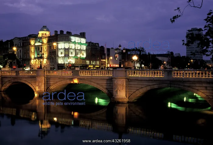 : Ireland, Dublin. O'Connell Bridge spanning : Ireland, Dublin. O'Connell Bridge spanning
