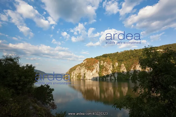 : Iron Gate, Portile de Fier, gorge of river : Iron Gate, Portile de Fier, gorge of river