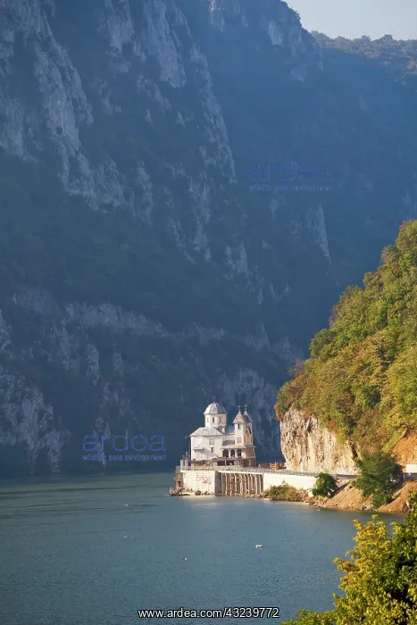 : Iron Gate, Portile de Fier, gorge of river : Iron Gate, Portile de Fier, gorge of river