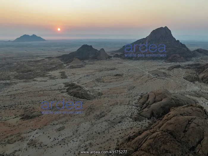  : The isolated Spitzkoppe mountain (1728 m) - on the right - majestically rises above the surrounding desert plains