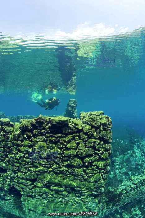 : Italy, Abruzzo, Capestrano, Capo d'Acqua lake scuba diver ex : Italy, Abruzzo, Capestrano, Capo d'Acqua lake scuba diver ex