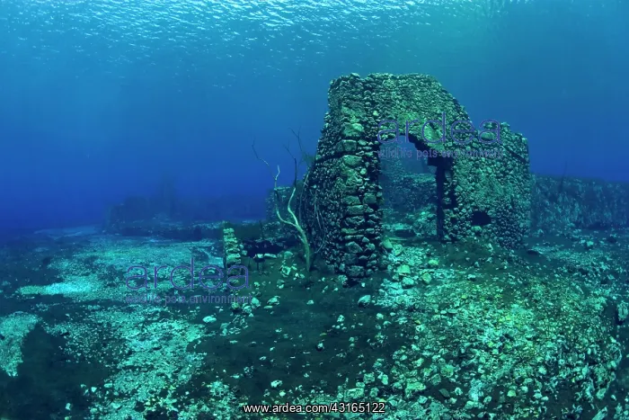: Italy, Abruzzo, Capestrano, Capo d'Acqua lake the walls of t : Italy, Abruzzo, Capestrano, Capo d'Acqua lake the walls of t