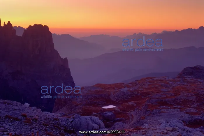  : Italy - numerous mountain ridges and peaks in the