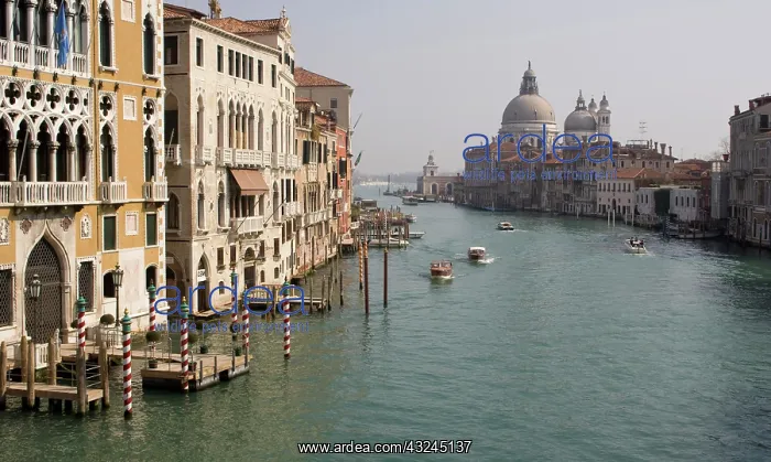 : Italy, Venice. A classic view of the Grand : Italy, Venice. A classic view of the Grand