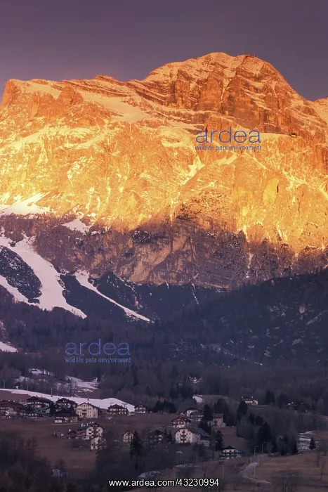 : Italy, Venitia, Cortina D'Ampezzo, Dawn : Italy, Venitia, Cortina D'Ampezzo, Dawn