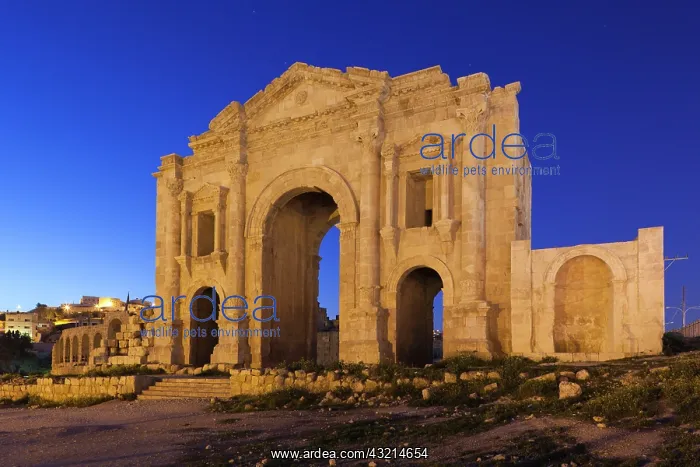 : Jordan, Jerash, Roman-era city ruins, Hadrians : Jordan, Jerash, Roman-era city ruins, Hadrians