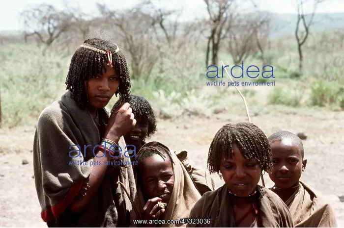 : Karayou Galla girl & children : Karayou Galla girl & children