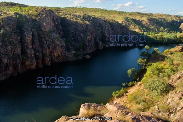 : Katherine Gorge - Katherine river cuts its way : Katherine Gorge - Katherine river cuts its way