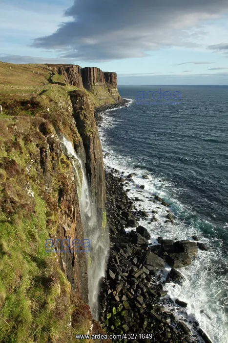 : Kilt Rock Waterfall (Mealt Waterfall), Ellishadder : Kilt Rock Waterfall (Mealt Waterfall), Ellishadder