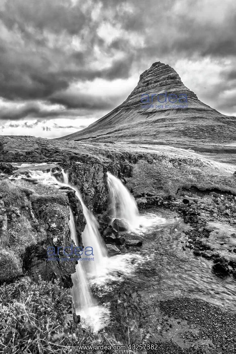 : Kirkjufellsfoss, Snaefellsnes Peninsula, Iceland : Kirkjufellsfoss, Snaefellsnes Peninsula, Iceland