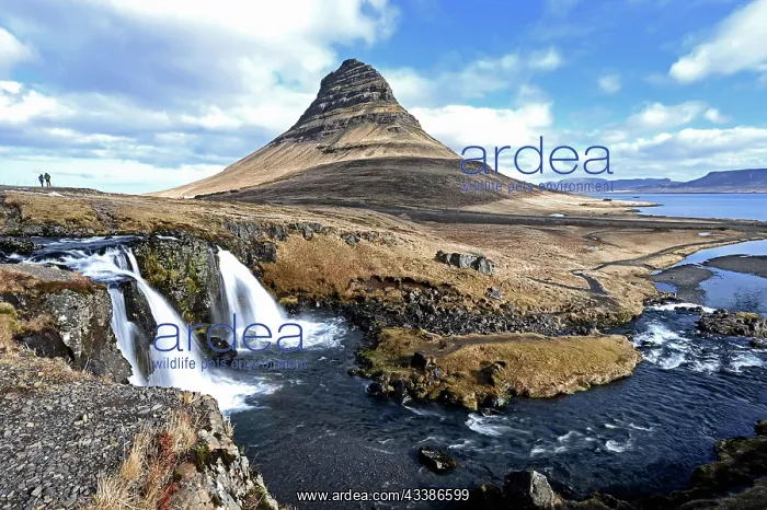 : Kirkjufellsfoss waterfall and Kirkjufell mountain : Kirkjufellsfoss waterfall and Kirkjufell mountain