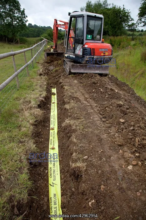 : Kubota Digger - filling in trench with electric : Kubota Digger - filling in trench with electric