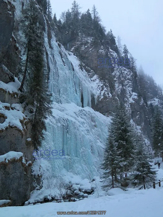 : La Cattedrale icefall, Serrai di Sottoguda gorge : La Cattedrale icefall, Serrai di Sottoguda gorge