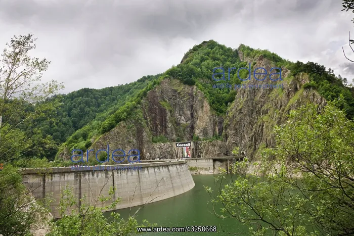 : Lacul Vidraru with dam, barrage in the Fagars : Lacul Vidraru with dam, barrage in the Fagars