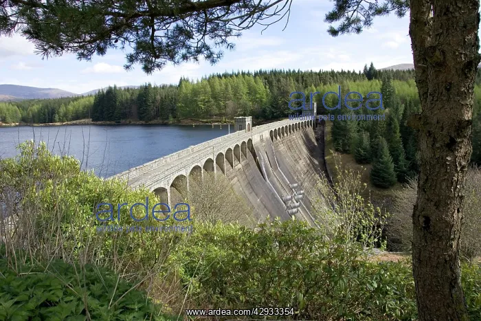 : Laggan DAM - between Loch Oich and Loch Lochy : Laggan DAM - between Loch Oich and Loch Lochy