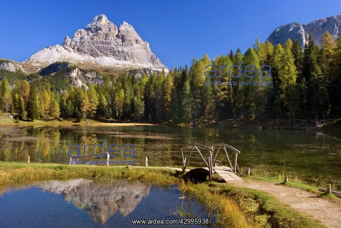 : Lago d'Antorno - massif of the Tre Cime di Lavaredo : Lago d'Antorno - massif of the Tre Cime di Lavaredo