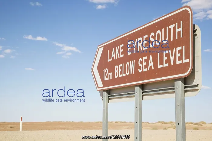 : Lake Eyre. Sign on the southernmost tip of Lake Eyre