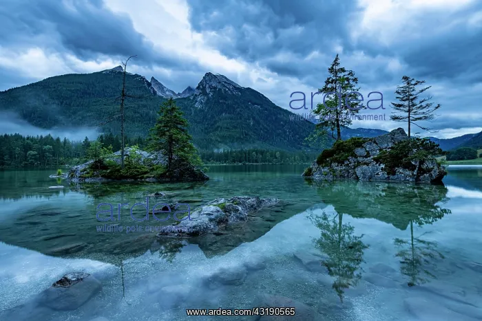  : Lake Hintersee at the blue hour with cloud sky