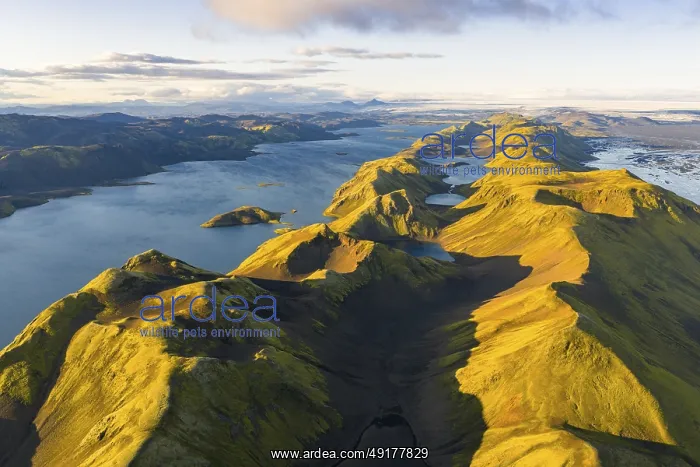 : Lake Langisjor in the Icelandic highlands : Lake Langisjor in the Icelandic highlands