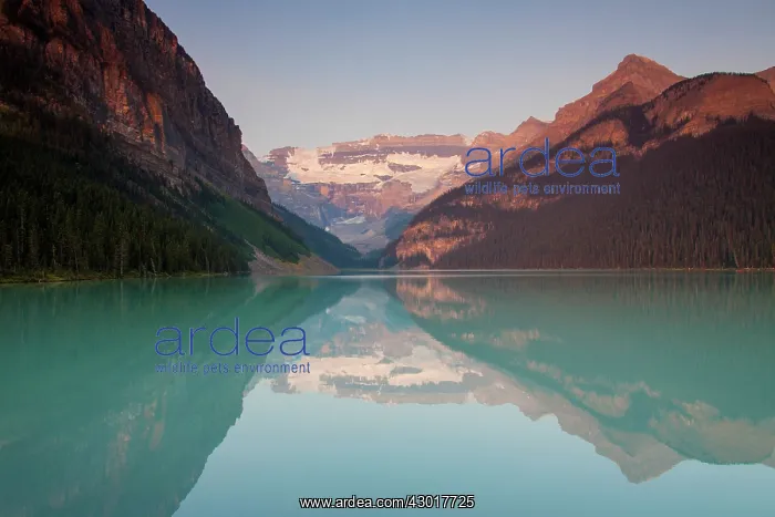: Lake Louise with Victoria-Glacier : Lake Louise with Victoria-Glacier