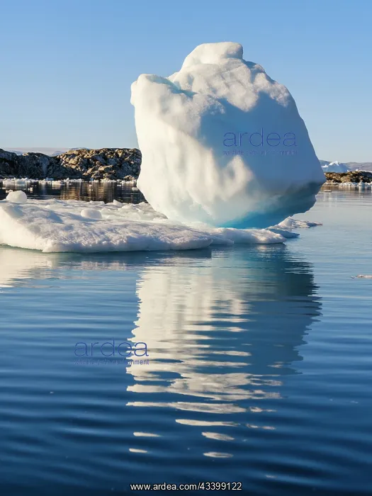 : Landscape with icebergs in the Sermilik (Sermiligaaq) : Landscape with icebergs in the Sermilik (Sermiligaaq)