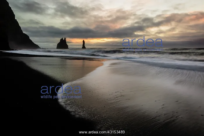 : Landscape image of a winter sunrise at the beach of Vik with : Landscape image of a winter sunrise at the beach of Vik with