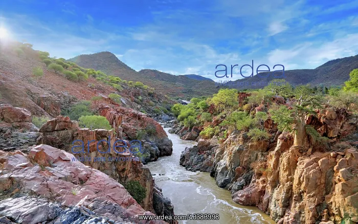 : Landschaft am Kunene-Fluss in der Nche der Epupa-Fclle : Landschaft am Kunene-Fluss in der Nche der Epupa-Fclle