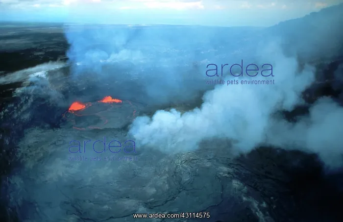 : Lava Lake, Kilauea Volcano, Hawaii : Lava Lake, Kilauea Volcano, Hawaii