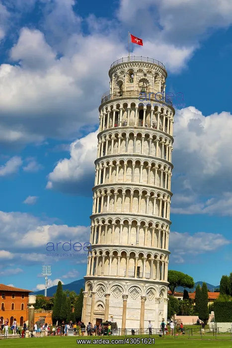 : Leaning Tower of Pisa bell tower, Piazza dei Miracoli : Leaning Tower of Pisa bell tower, Piazza dei Miracoli