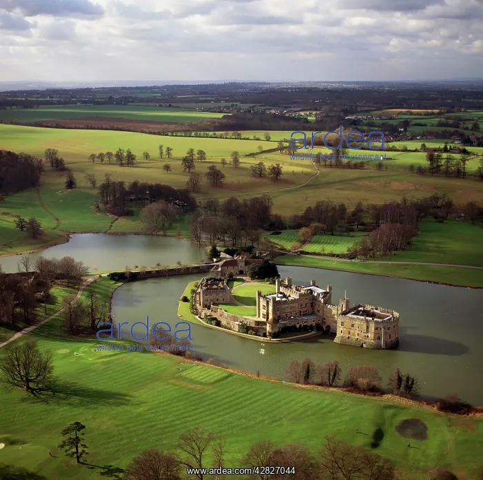 : Leeds Castle and its moat, a medieval castle, southeast : Leeds Castle and its moat, a medieval castle, southeast