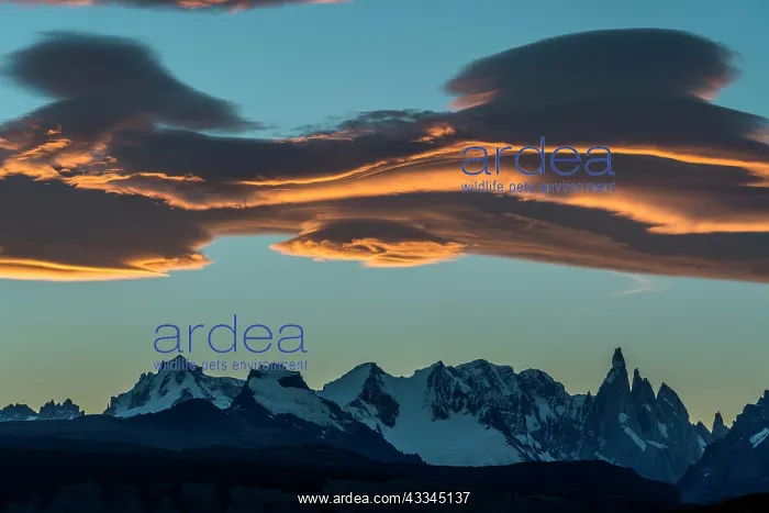 : Lenticularis clouds over Fitz Roy summit massif : Lenticularis clouds over Fitz Roy summit massif
