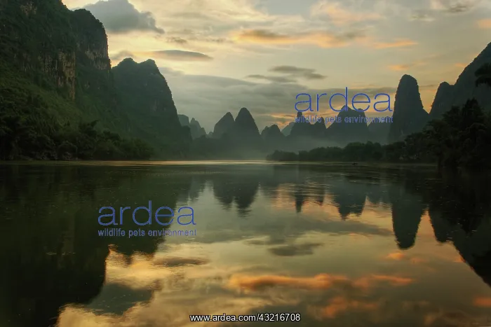  : Li River and karst peaks at sunrise, Guilin